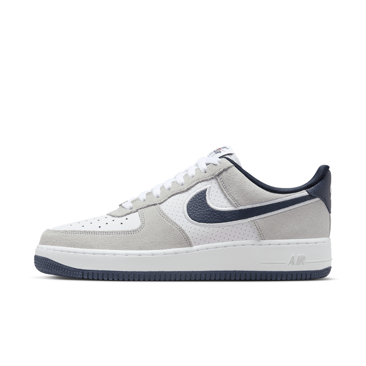White Air Force 1. Nike CA